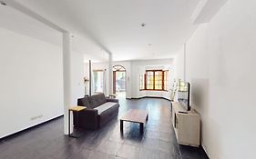 Casa Amplia 5 personas Con Pileta, Amplio Jardin y Parrilla Zona Muy Tranquila en Tigre Centro